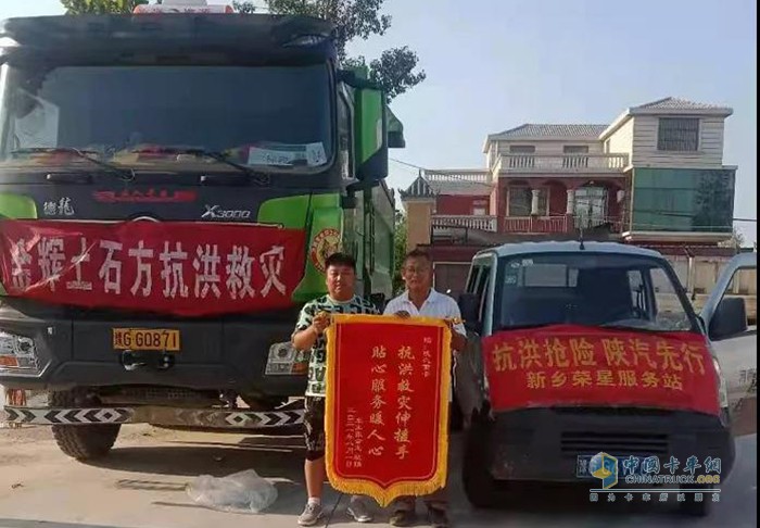 “大盘鸡怎么能有土豆?这是欺诈!”顾客愤怒报警90后上海民警耐心调解……问题来了→(图1)