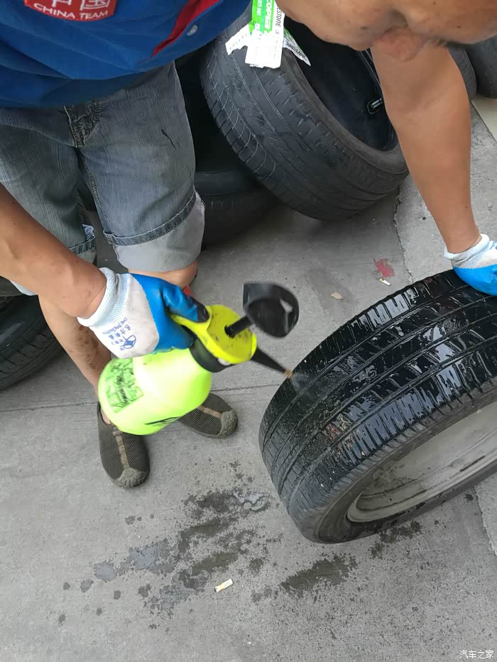 路必顺轮胎杭州发布:用“防扎自修复”为无人驾驶加一道安全锁(图1)